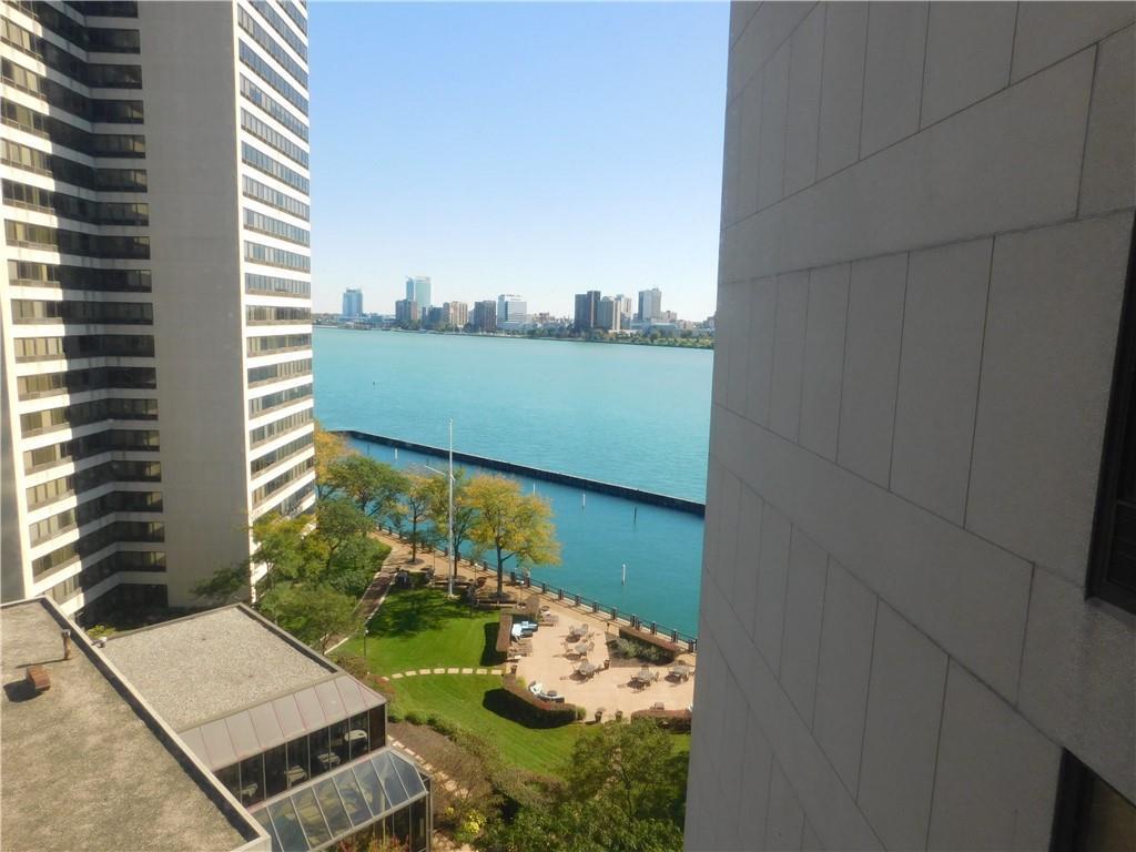 300 Riverfront Dr - Photo 1