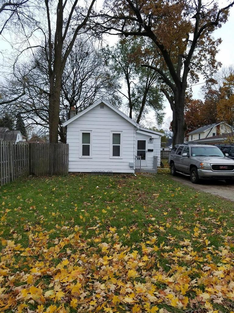 1707 Blakely Ave - Photo 1