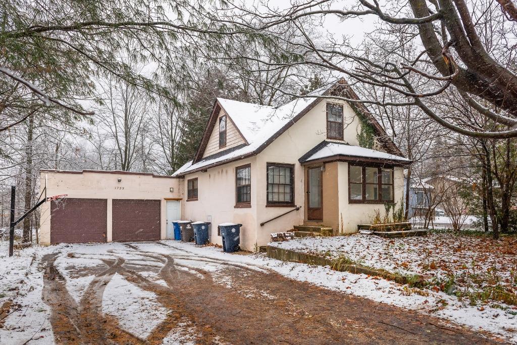 1755 Maple Rd - Photo 1