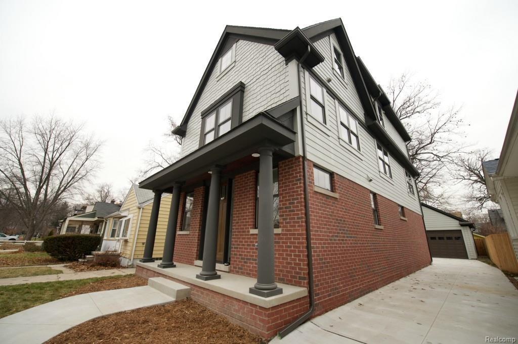 807 Hawthorn Ave - Photo 1