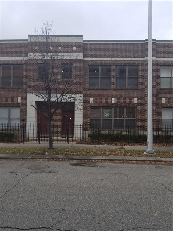 82 Bethune - Photo 1