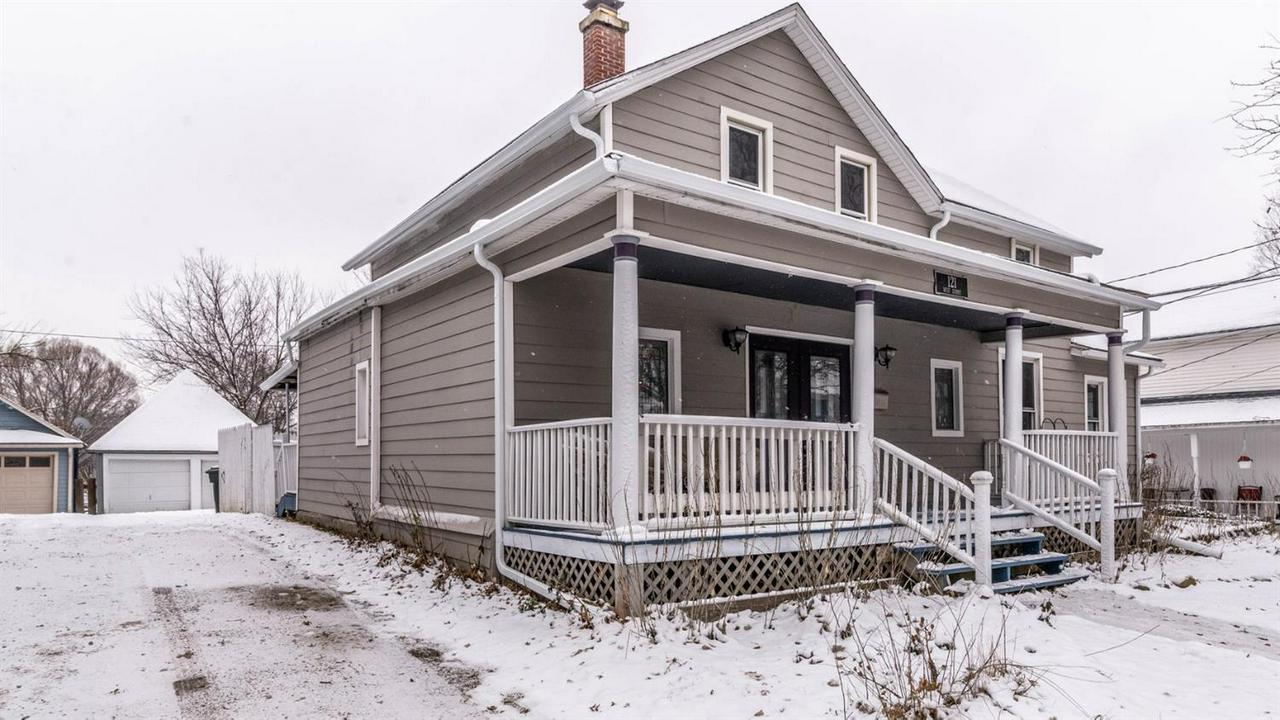 121 Summit St - Photo 1