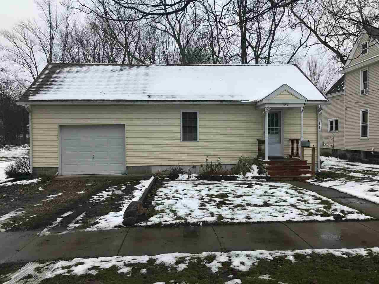129 Manning St - Photo 1