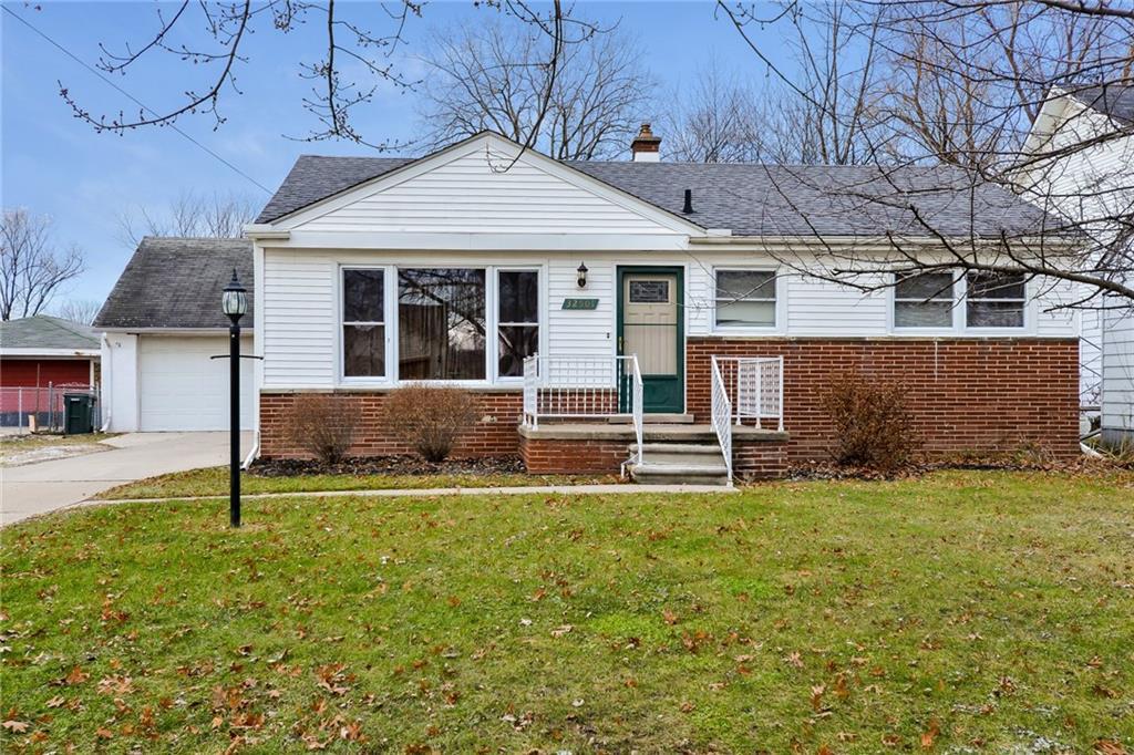 32501 Robeson St - Photo 1