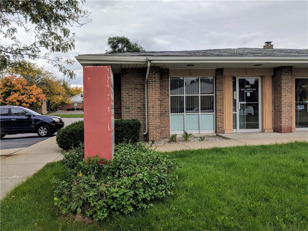 963 Oakwood Dr - Photo 1