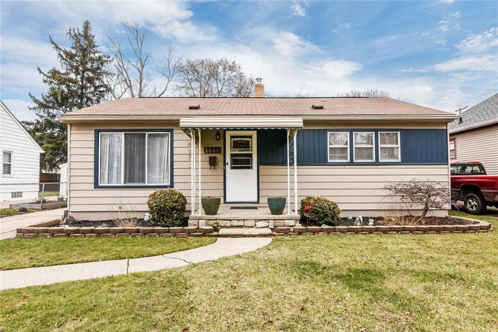 1561 Webster St - Photo 1