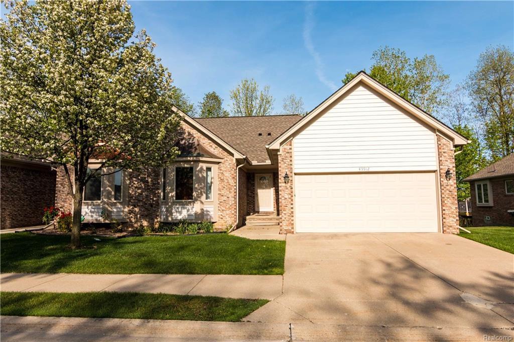 45912 Woodview Dr - Photo 1