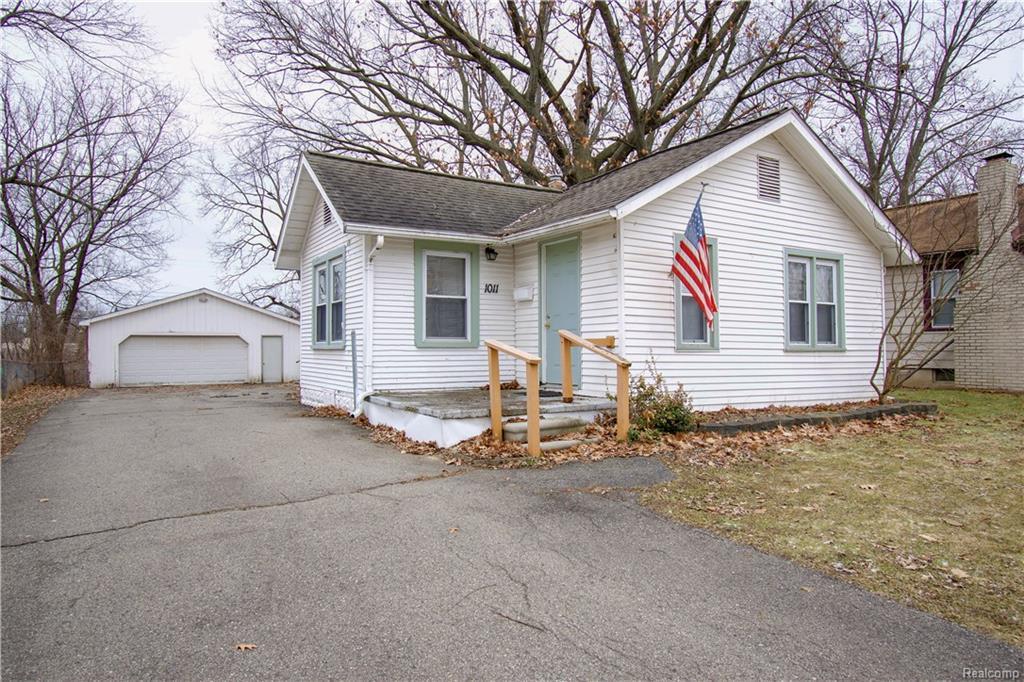 1011 La Salle Ave - Photo 1