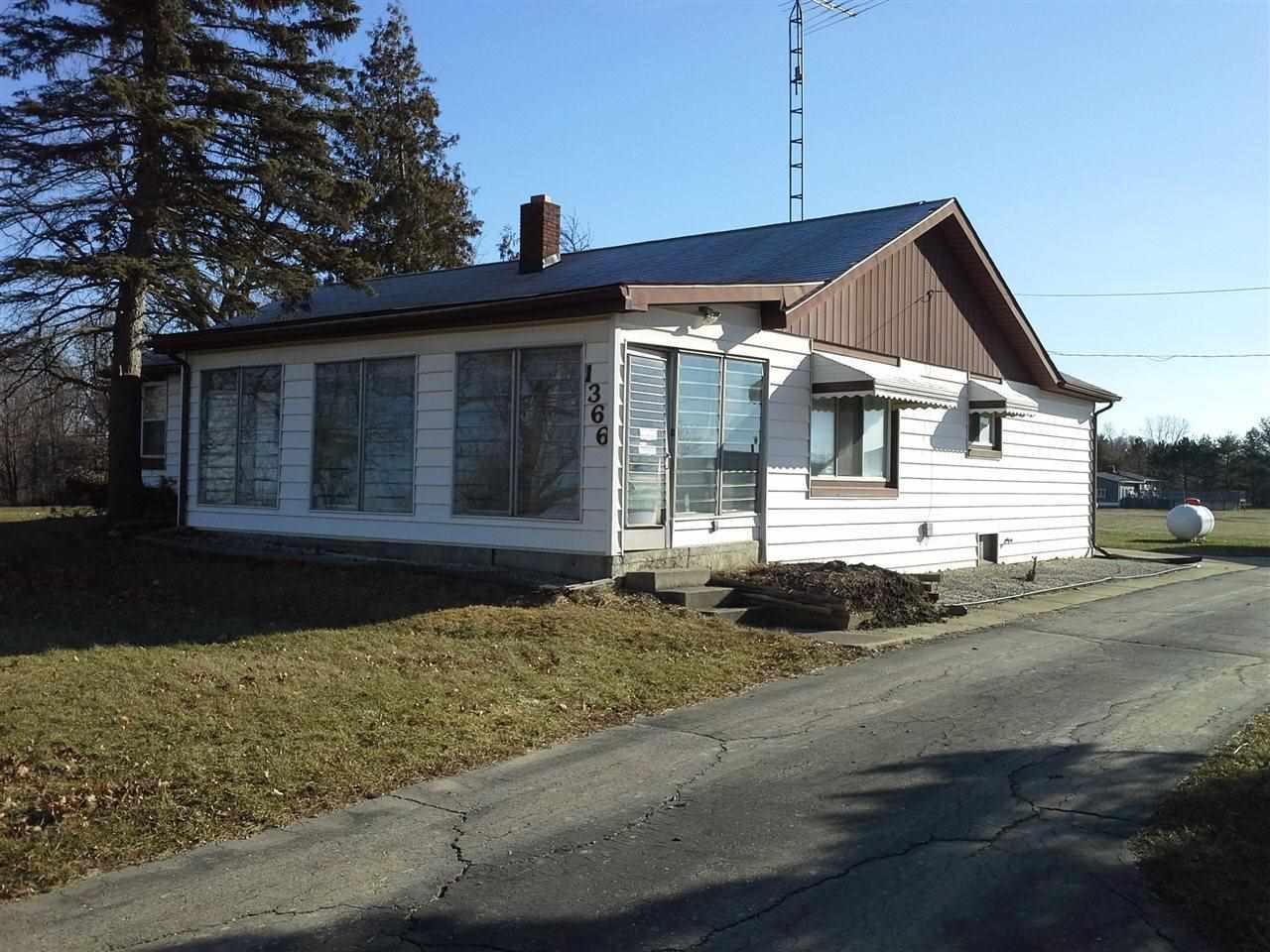 1366 Thompson - Photo 1