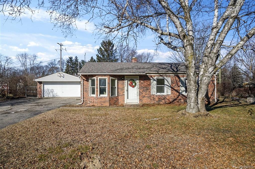 3965 Queensbury Road - Photo 1