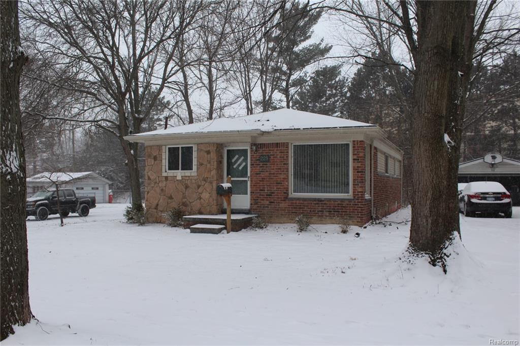 225 Alice Ave - Photo 1