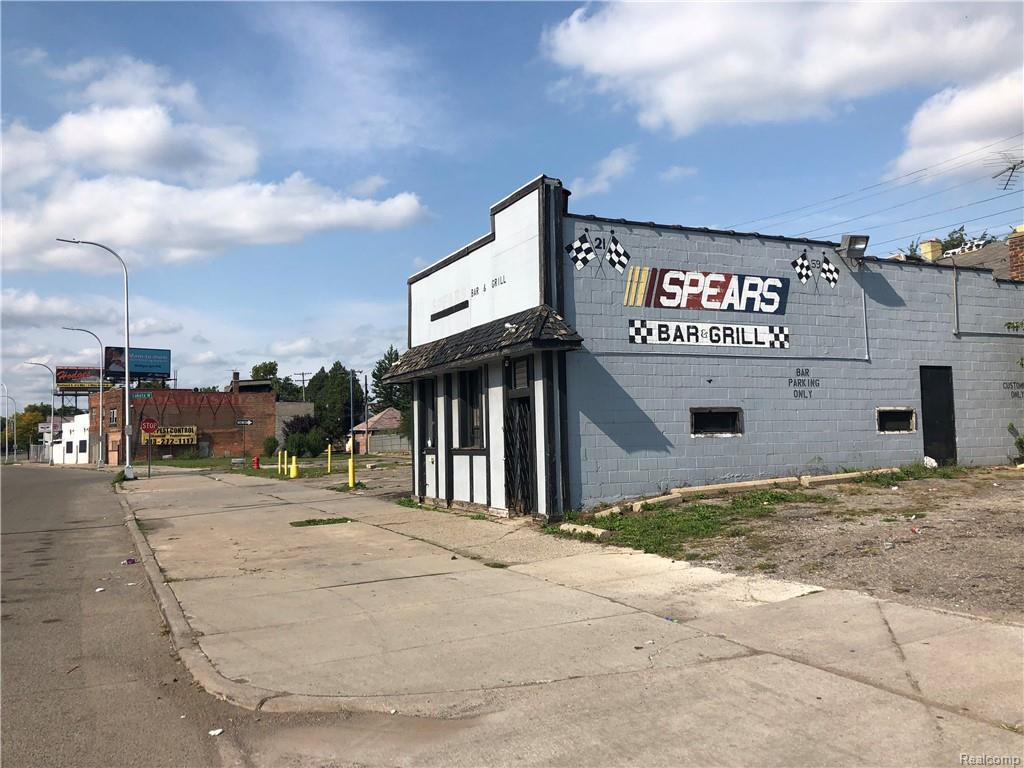 17332 Woodward Ave - Photo 1