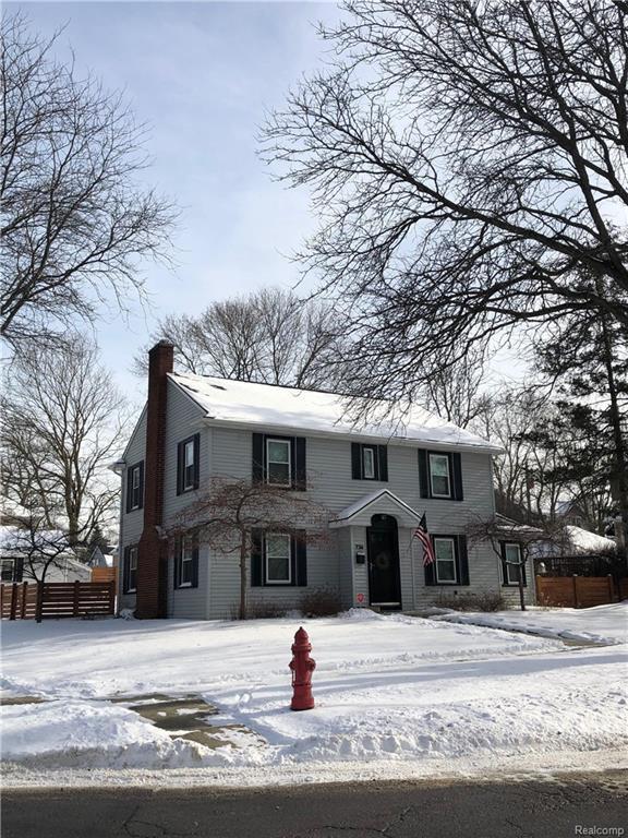 736 Main St - Photo 1