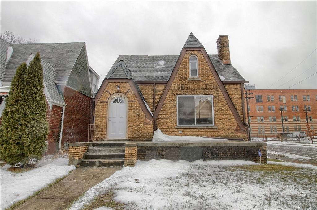 13700 Mapleridge St - Photo 1