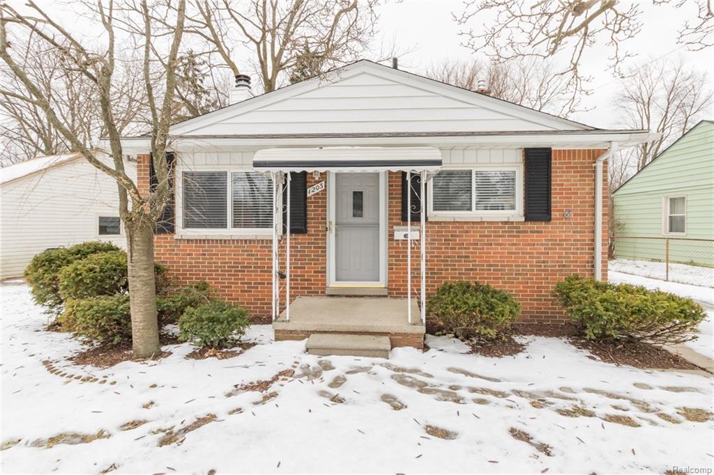 1203 Cedarhill Dr - Photo 1