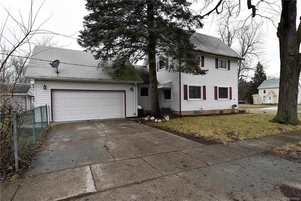305 Main St - Photo 1