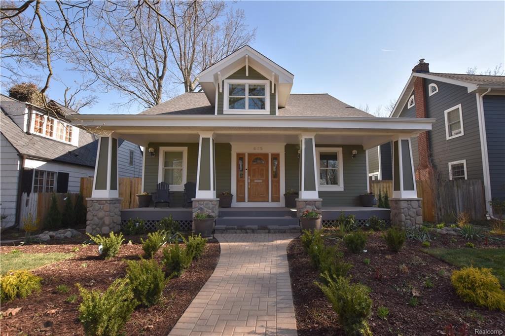 615 Oak Ave - Photo 1