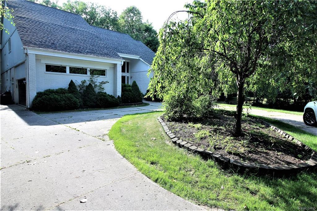 6940 Drake Rd - Photo 1