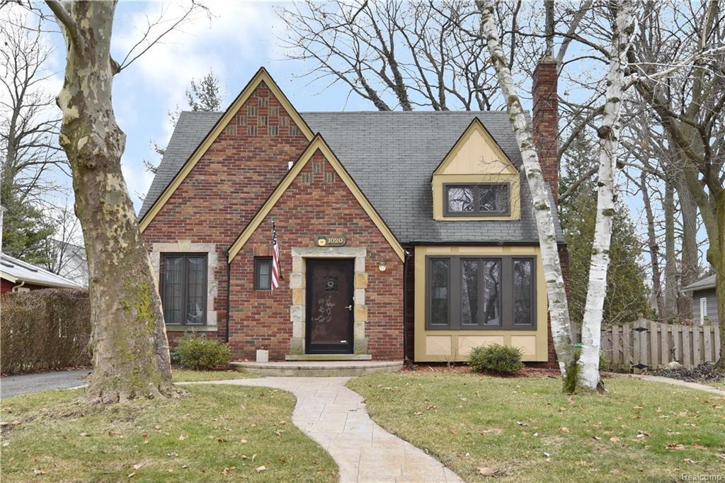 1020 Oakridge Ave - Photo 1