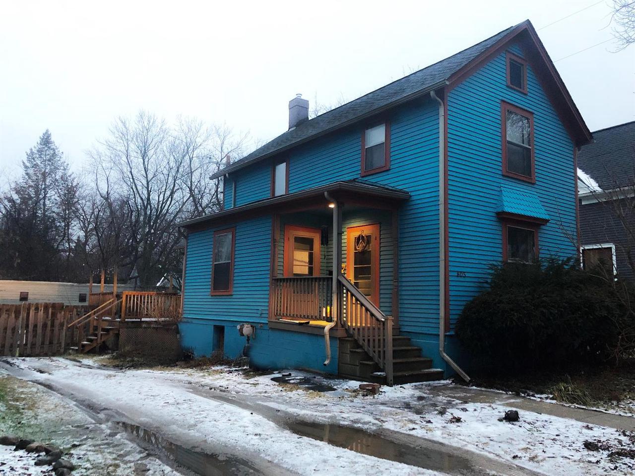 605 Washington St - Photo 1