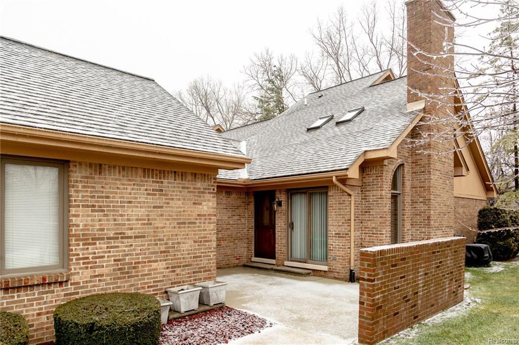 16252 Pine Ridge Dr N - Photo 1