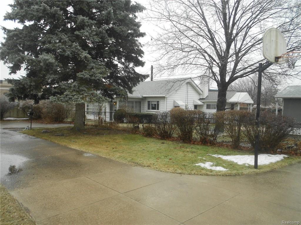 18552 12 MILE RD - Photo 1