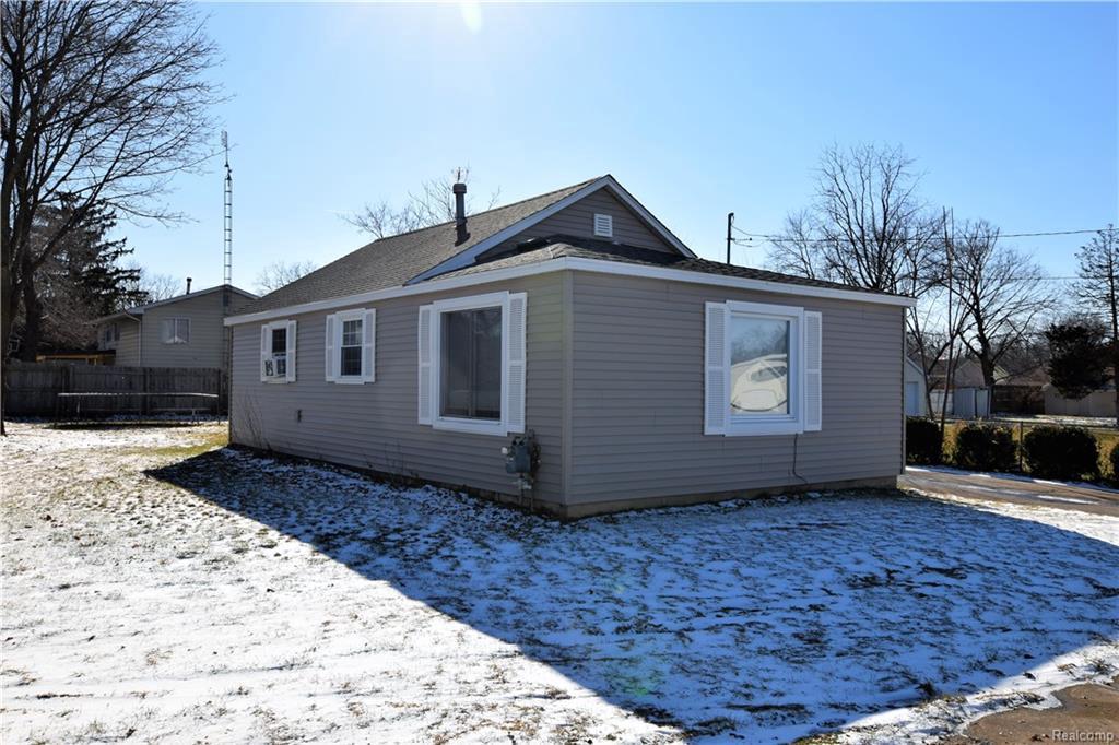1508 Webber Ave - Photo 1