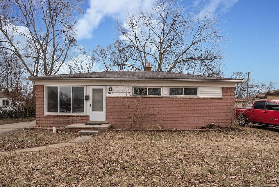 2205 Shelly St - Photo 1