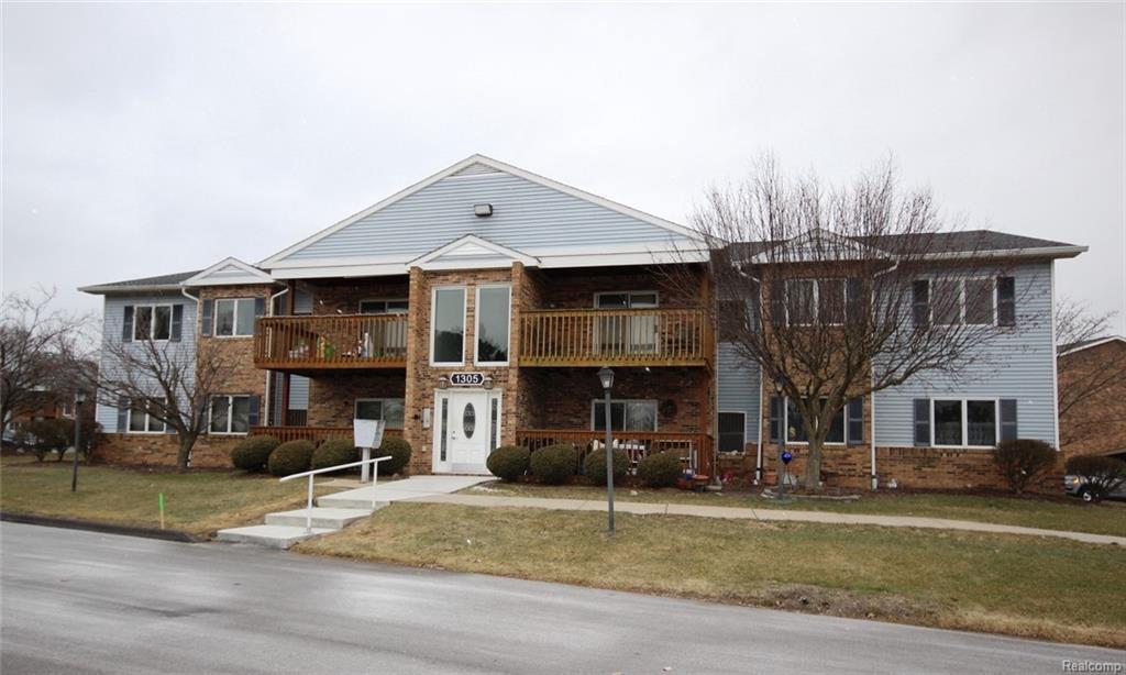 1305 Harbour Dr - Photo 1
