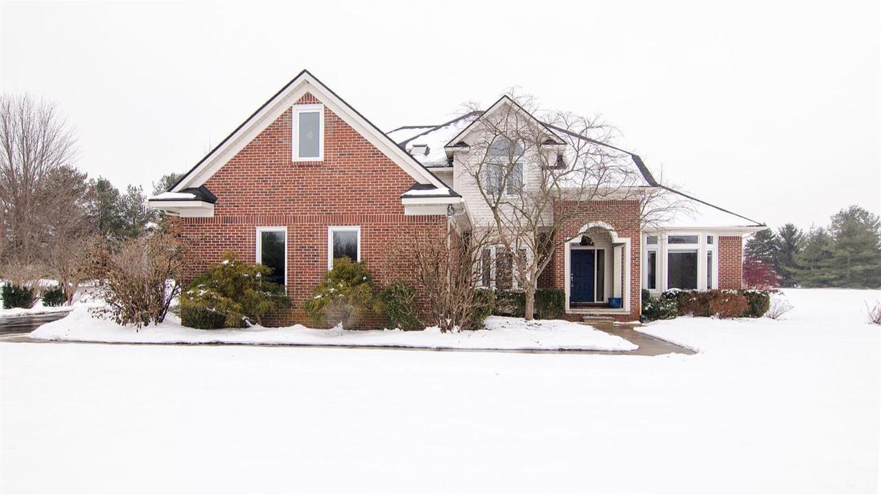 5679 Creekview Dr - Photo 1
