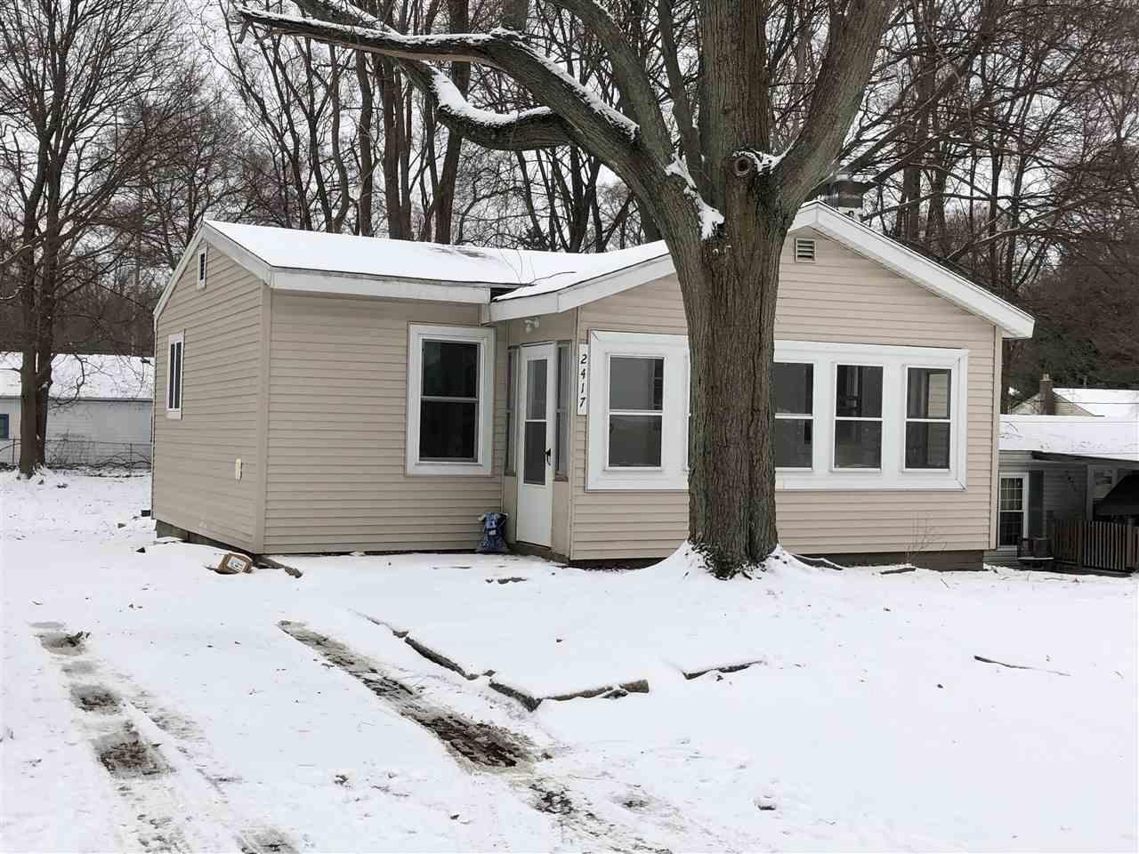 2417 Crest Ave - Photo 1