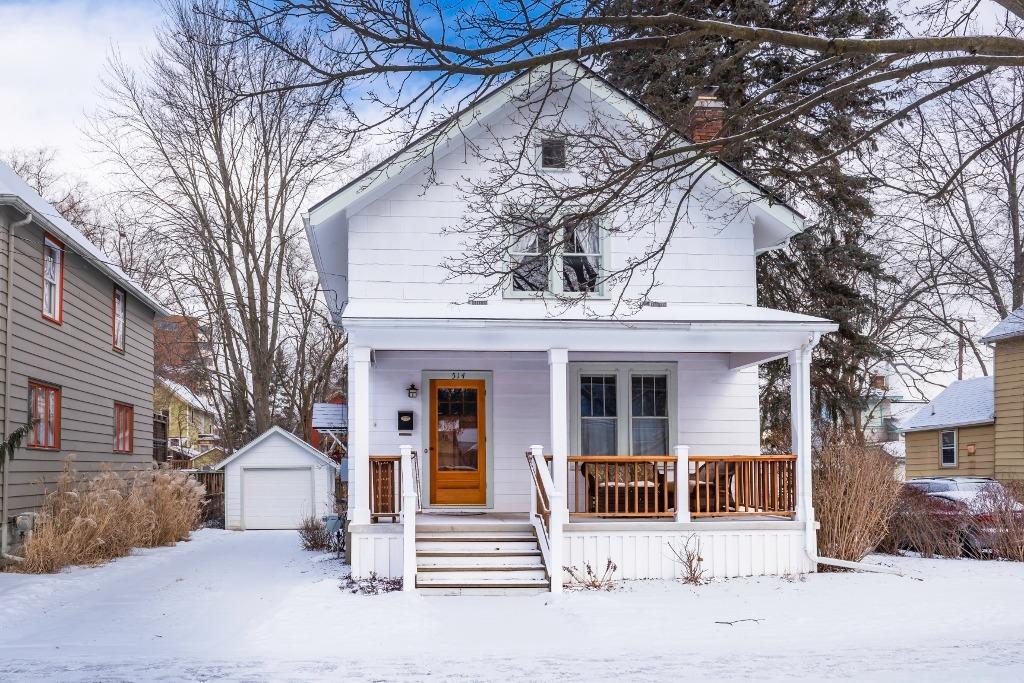 514 Washington St - Photo 1