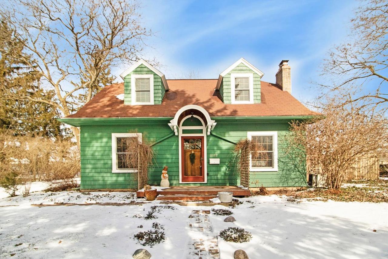 2112 Abbott Ave - Photo 1