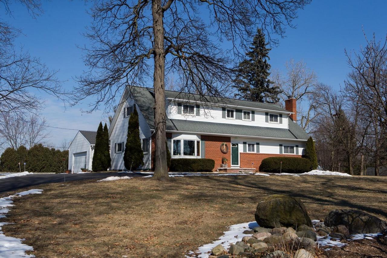 870 Austin Dr - Photo 1