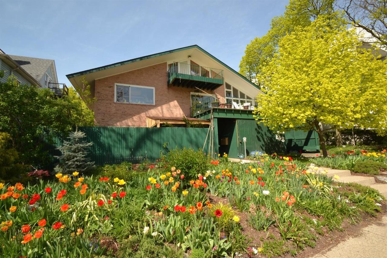 921 Huron St - Photo 1