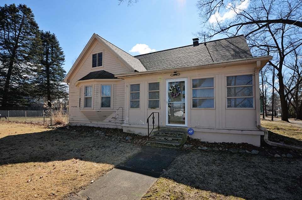 185 Grove St - Photo 1