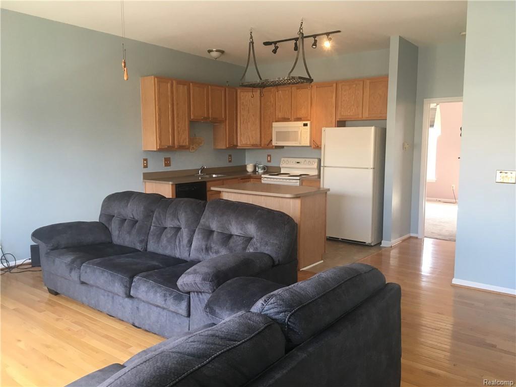 60 Bethune St - Photo 1