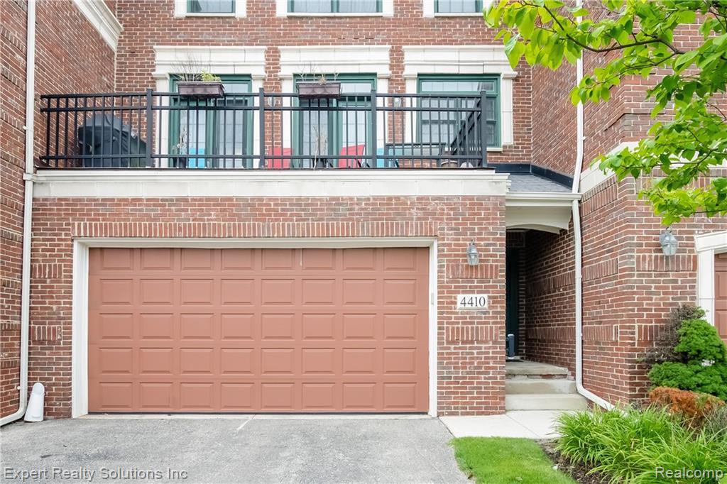 4410 Gateway Cir - Photo 1