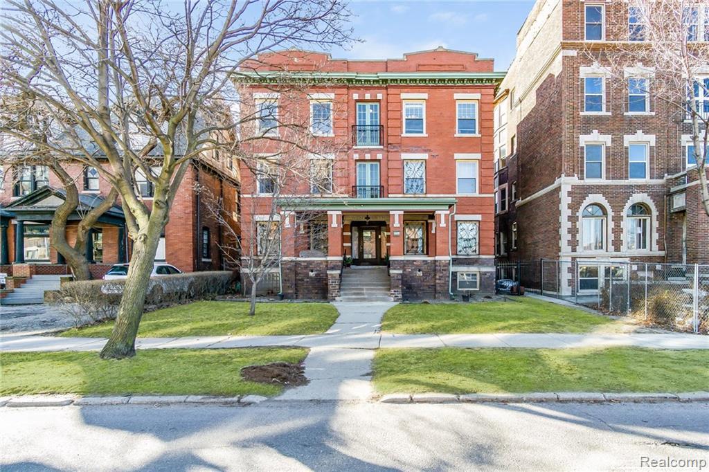 469 Willis St - Photo 1