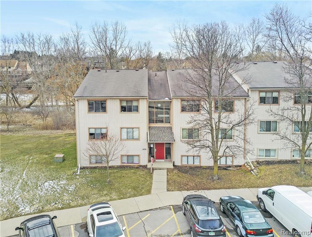 1693 Riverside Dr - Photo 1