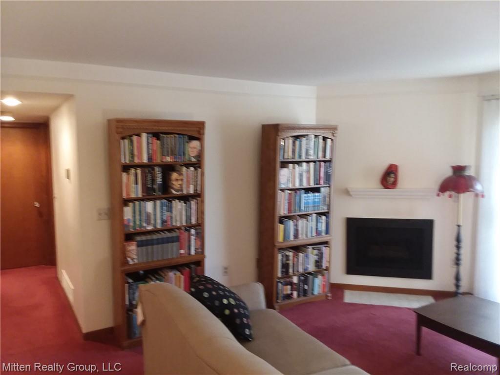 203 Pinewood Cir - Photo 1