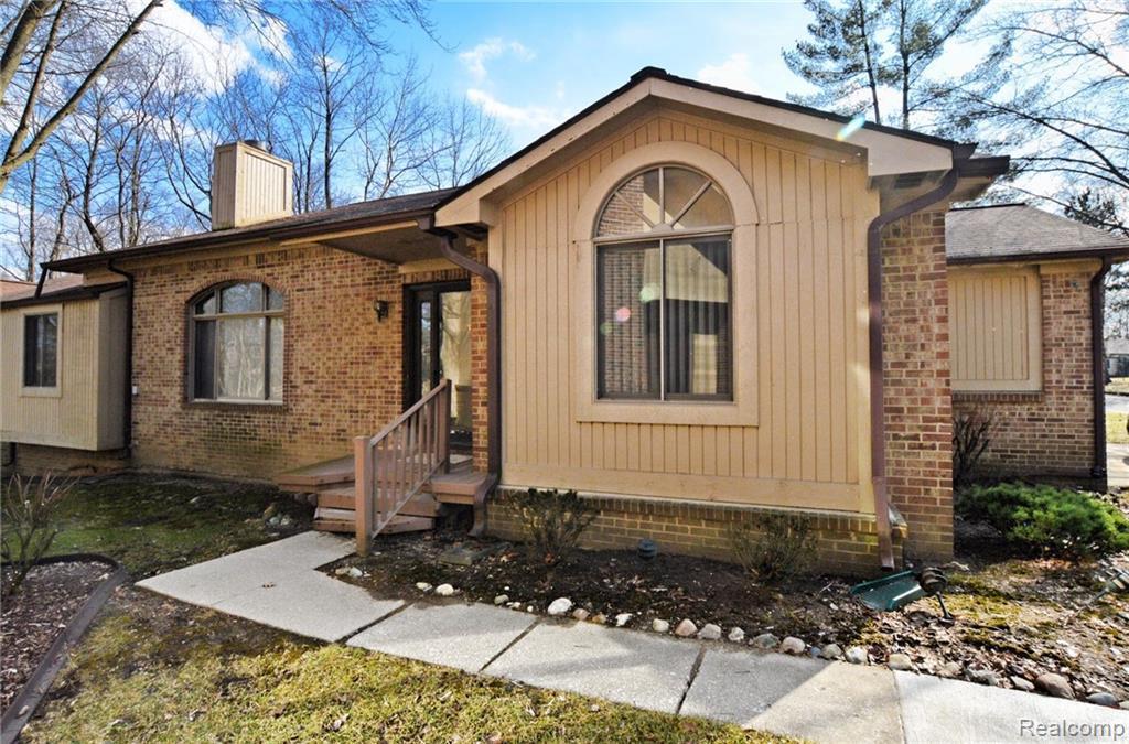 6285 Pheasant Run - Photo 1