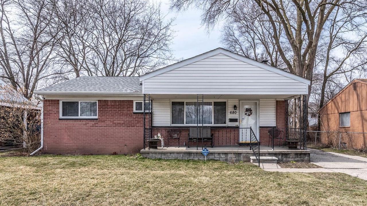 680 Nash Ave - Photo 1