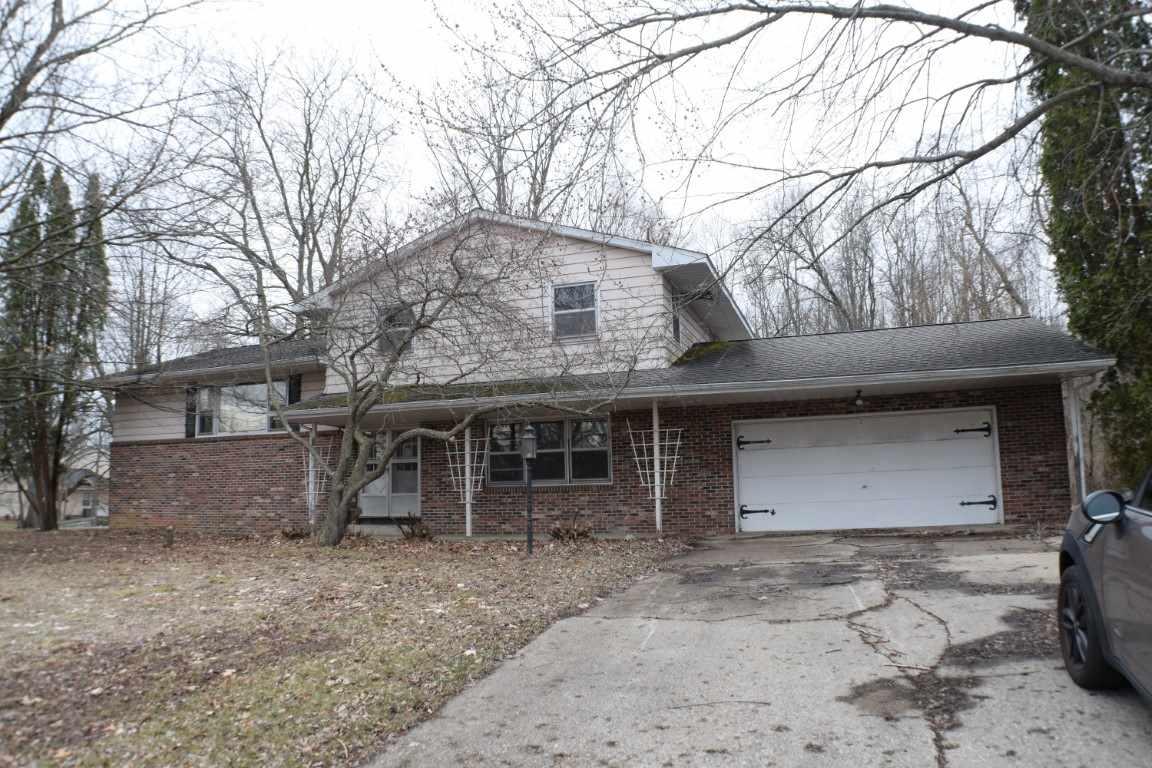 4896 Firethorn Dr - Photo 1