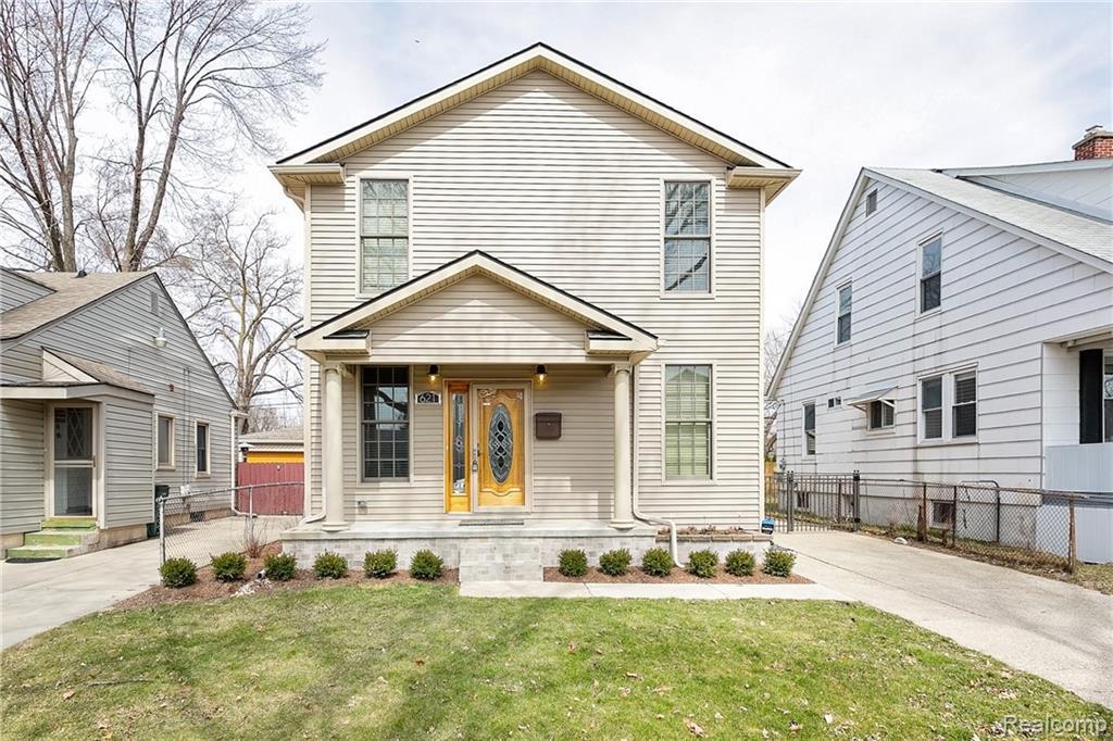 621 Dewey St - Photo 1
