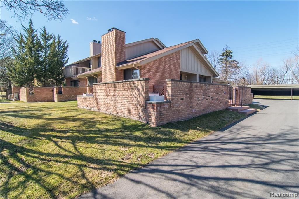 1576 Hill Blvd - Photo 1