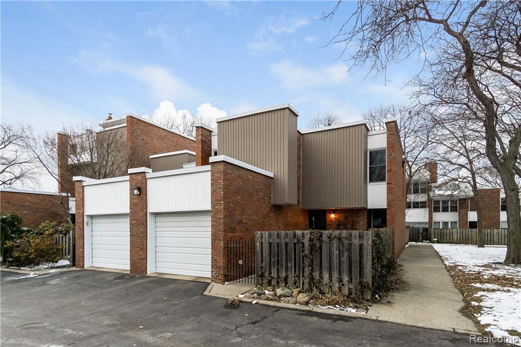 2045 Hyde Park Dr - Photo 1