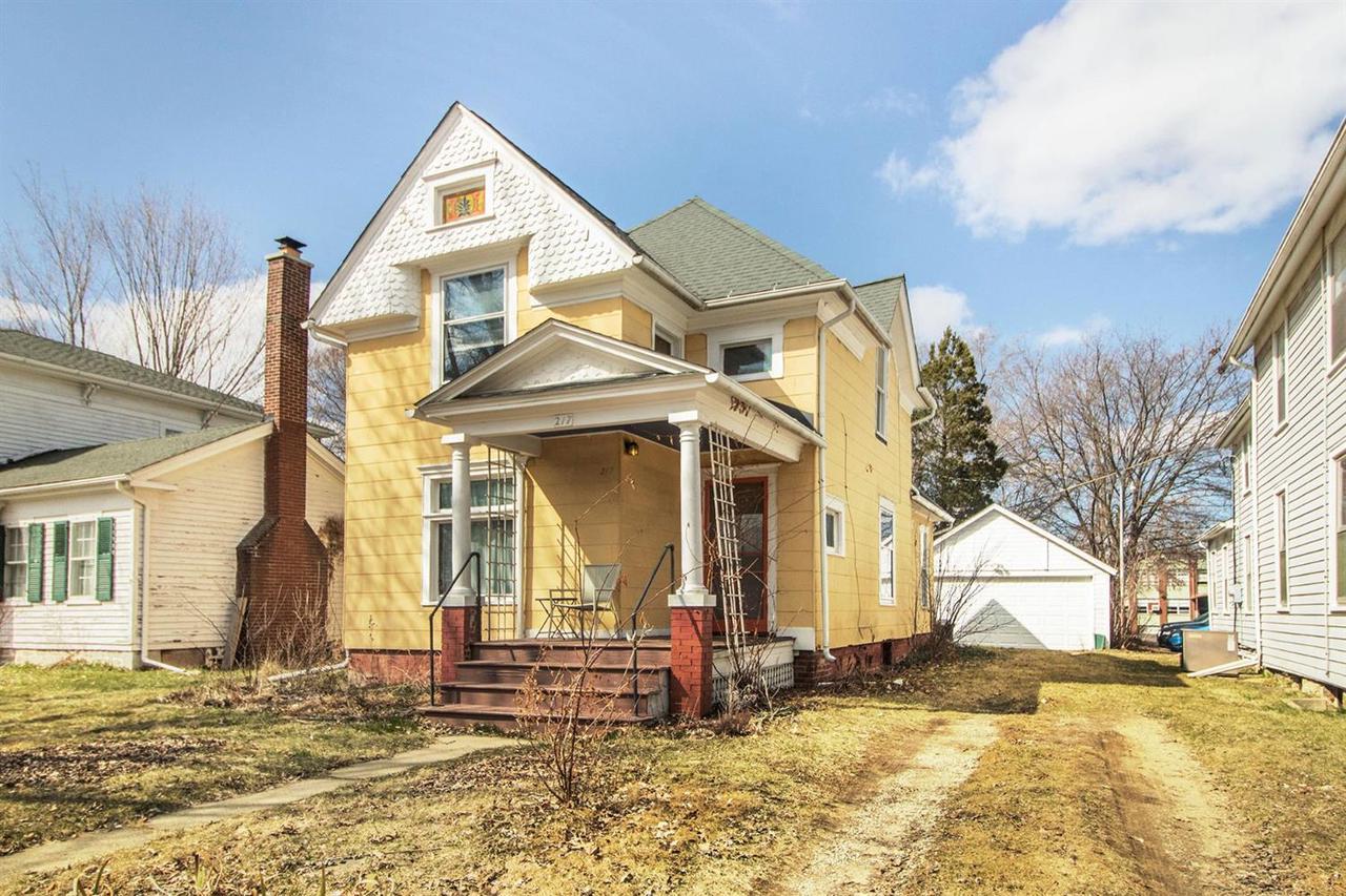 217 Oak St - Photo 1