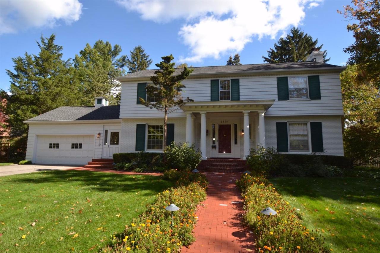 2121 Woodside Rd - Photo 1