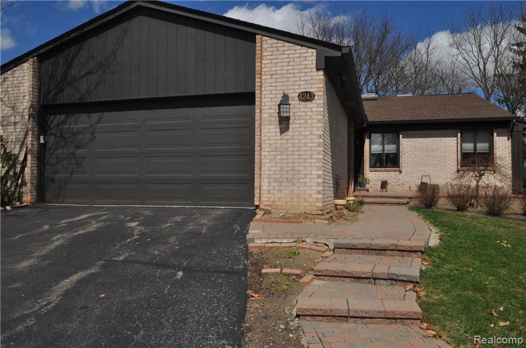 4243 Sawgrass Dr - Photo 1